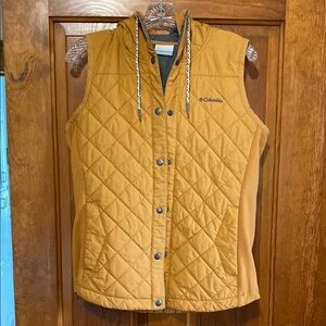 Columbia Hooded Quilted Vest in Warm Yellow